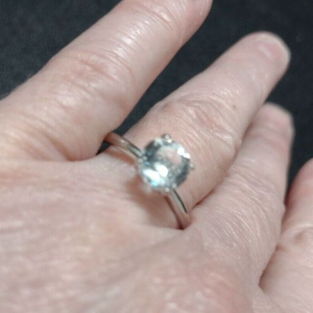 Uncas silver tone solitaire ring size 9